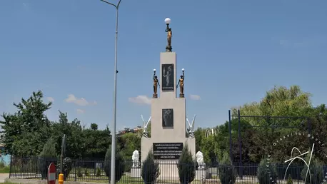 Despre ultimul monument din București... sau avatarul unei societăți confuze (de Razvan Deju)