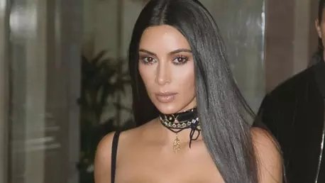 Kim Kardashian lanseaza produse de make-up, insa nu stie sa le testeze