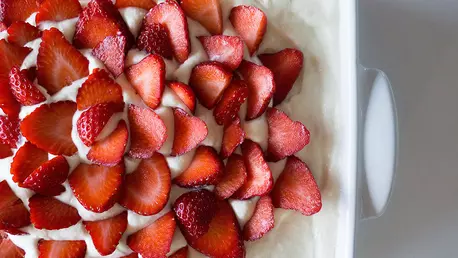 Tiramisu cu capsune, de Ioana Dumitrescu