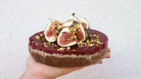 Tort raw cu zmeura si smochine, de Ioana Dumitrescu