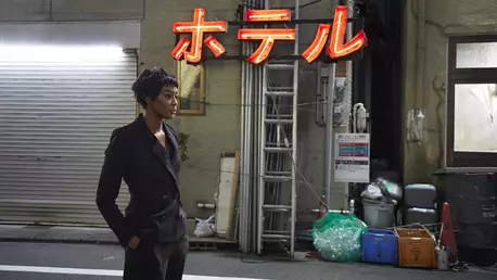 Naomi Campbell prezinta noul glam in campania colectiei de toamna H&M