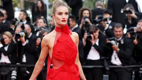 Rosie Huntington-Whiteley arata incredibil la 3 luni de la nasterea primului copil