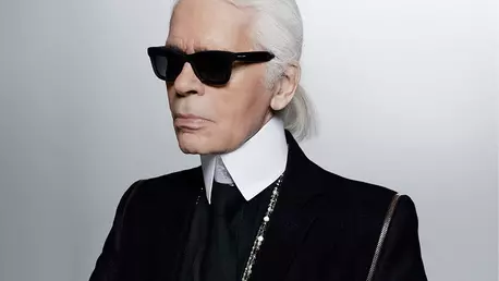 Povestea lui Karl Lagerfeld, celebrul designer vestimentar (VIDEO)