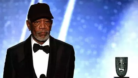 De ce a purtat Morgan Freeman o mănușă la SAG Awards