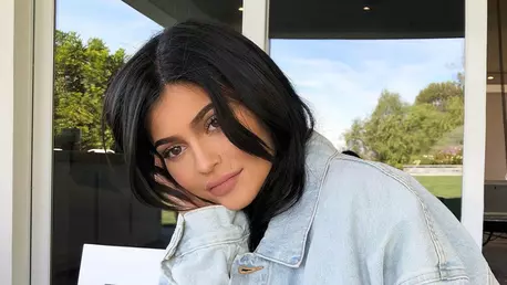 Cadoul extravagant primit de Kylie Jenner pentru că a devenit mamă
