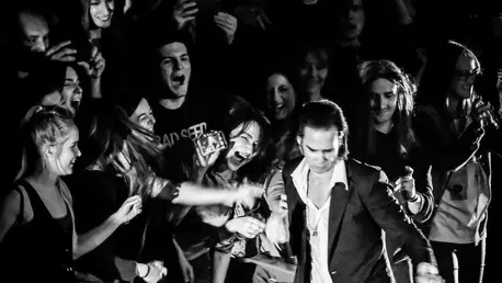 Nick Cave & The Bad Seeds și Arcade Fire vor cânta în premieră în România