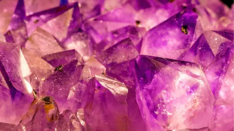 Cristale vindecătoare: ce este adevăr, ce este mit și ce trebuie să știi