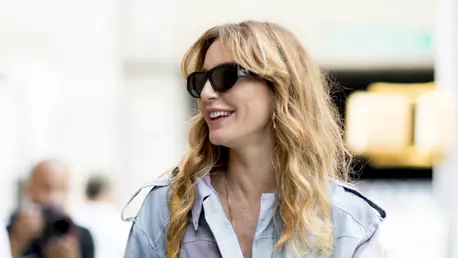 3 moduri subtile în care poți flirta cu un bărbat (și nu te va uita niciodată)