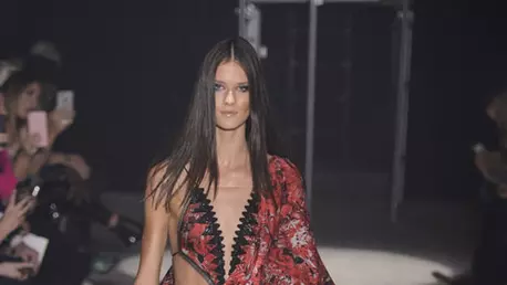 Julien Macdonald colecția primăvară-vară 2018