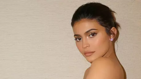Kylie Jenner, acuzată că ar fi editat o imagine cu fiica sa, Stormi