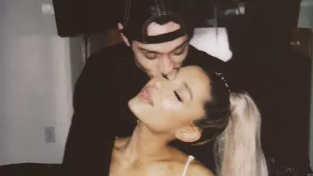 Ariana Grande și Pete Davidson s-au logodit