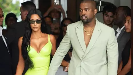 Kanye West a purtat cea mai neobișnuită încălțăminte pentru o nuntă