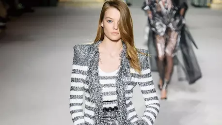 Paiete & cristale argintii, elementele unei ținute glam de petrecere