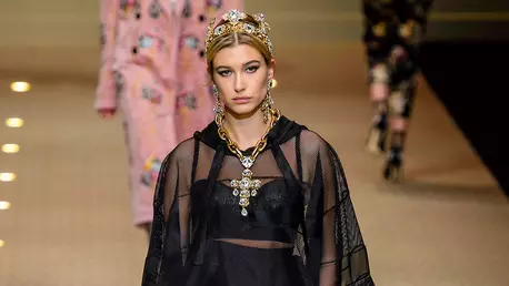 Fashion trend: Cu sutienul la vedere!