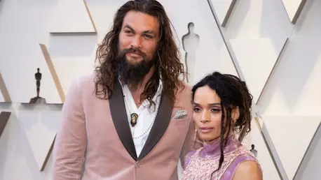 Jason Momoa a purtat un costum creat de Karl Lagerfeld, accesorizat cu un scrunchie Fendi, la Premiile Oscar 2019