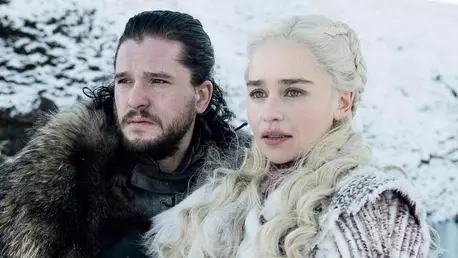 Emilia Clarke povestește reacția amuzantă pe care Kit Harington a avut-o atunci când au filmat scenele de dragoste în „Game of Thrones"