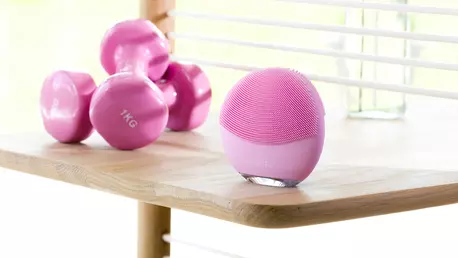 (P) Pastreaza-ti tenul stralucitor ca un profesionist  cu noul FOREO LUNA mini 3