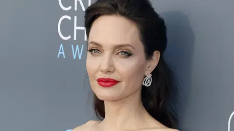Cum a trecut Angelina Jolie peste momentele grele din viață