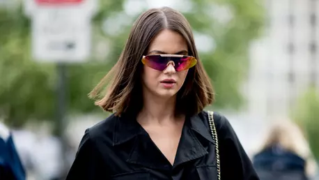 6 semne corelate cu căderea părului, care ar trebui să îți dea mult de gândit