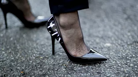 Top 10 cei mai stylish pantofi cu toc, sub 300 de lei