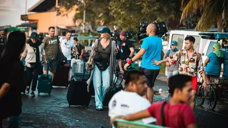 Concurenții Asia Express, părăsiți într-o piață de pește înainte de începerea cursei