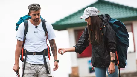 Concurenții Asia Express- Drumul Comorilor, nevoiți să mănânce ”delicatese” locale