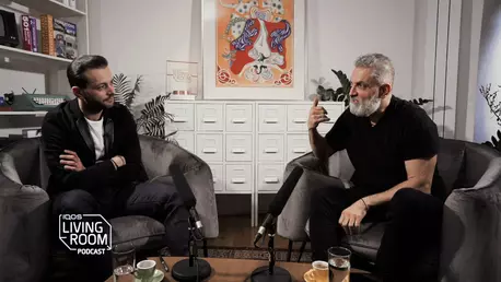 Mihai Morar, moderator IQOS Living Room Podcast: Acasă nu este neapărat un loc, ci un feeling, iar sufrageria mi se pare cel mai sincer spațiu de socializare