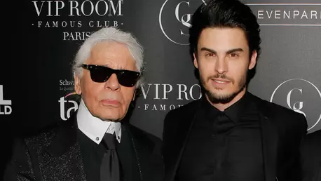 Protejatul lui Karl Lagerfeld, Baptiste Giabiconi, ținta atacurilor homofobe după ce a publicat o carte despre designer