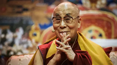 Dalai Lama ne îndeamnă să luptăm împotriva coronavirusului cu compasiune