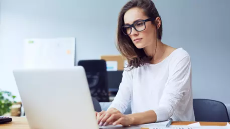 8 sfaturi pentru a combate durerile de spate provocate de lucratul de acasă