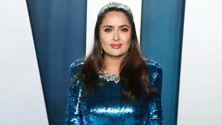 Salma Hayek și-a impresionat fanii cu un selfie în care apare fără machiaj și arată fabulos