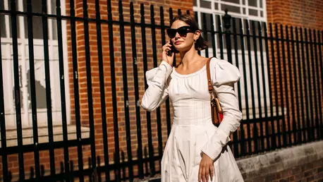 8 idei cool despre cum să porți rochia albă în această vară