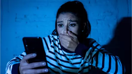 Violența cibernetică, incriminată. Pedepse pentru cei care hărțuiesc sau instigă la ură online