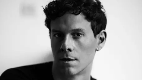 Interviu: Casey Cadwallader, maestrul siluetelor marca Mugler