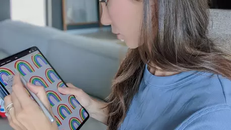 Alice Cavaleru vorbește despre modul în care tehnologia îi influențează viața, gadget-urile de care nu se poate lipsi și sfaturile pe care le-ar da unui creativ la început de drum