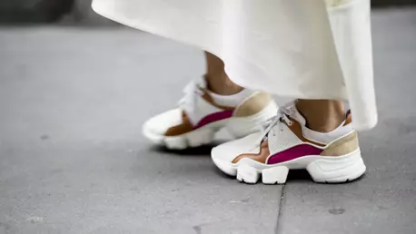 5 motive pentru care să porți pantofi sport cu ținute street style