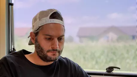 Omid Ghannadi vorbește despre modul în care tehnologia îi influențează viața, gadget-urile de care nu se poate lipsi și sfaturile pe care le-ar da unui creativ la început de drum