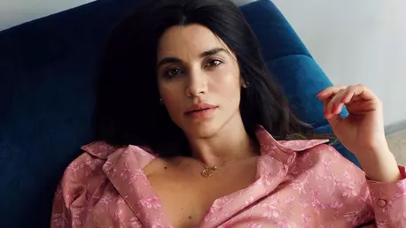 Lili Sandu alăptează în public și e acuzată că deranjează, pentru că oamenii nu au altă treabă