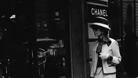 Chanel lansează prima sa platformă de e-commerce cu ochelari