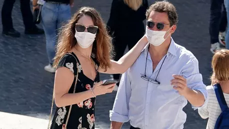 Lily James este "îngrozită" de apariția fotografiilor cu ea și Dominic West în ipostaze tandre