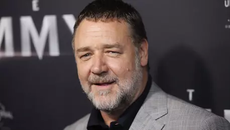Russell Crowe, de nerecunoscut în imaginile alături de noua lui iubită