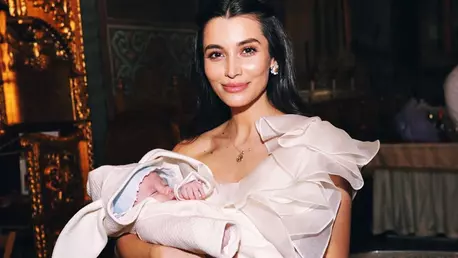 Lili Sandu a pozat în timp ce își alăptează băiețelul, iar fanii au lăudat-o pentru gest