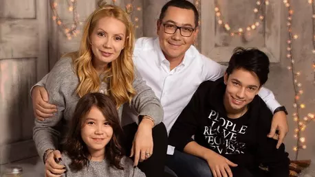 Prima imagine cu fetița înfiată de Daciana și Victor Ponta