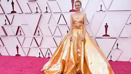 TOP 10 Cel mai BINE îmbrăcate vedete la Gala Premiilor Oscar 2021