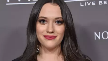 Actrița Kat Dennings s-a logodit, iar inelul de logodnă este spectaculos