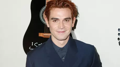 KJ Apa, starul din Riverdale, va deveni tată pentru prima dată