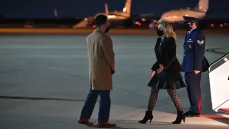 „Nu erau ciorapi-plasă” Jill Biden comentează controversata ei ținută din aprilie