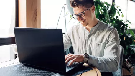 Noile MacBook-uri Apple au ajuns în România