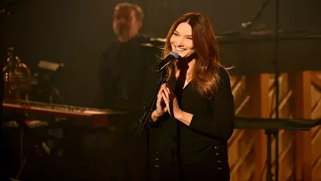 Carla Bruni, apariție spectaculoasă în noua campanie Balmain