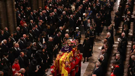 Semnificația biletelor scrise de mână și a florilor depuse în memoria Reginei Elisabeta a II-a